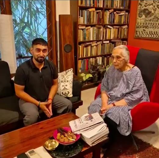 A senior MoveU client in her armchair at home, with her MoveU expert
