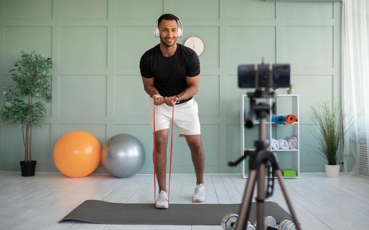 A MoveU expert on a live video consultation